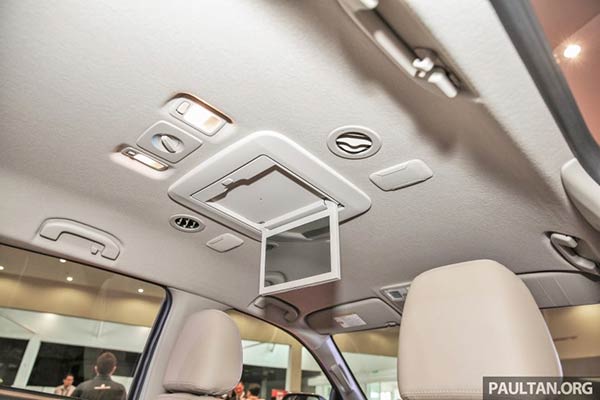 LCD Hiburan Ruang Tengah New Isuzu MU-X